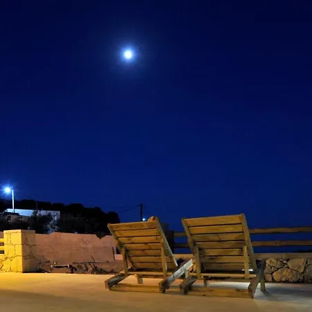 Giourgas Milos Island Ferienhaus Ralaki